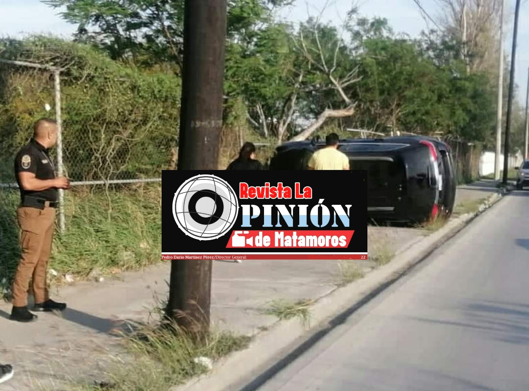 Mujer pierde el control de su vehículo y termina volcando en avenida ...