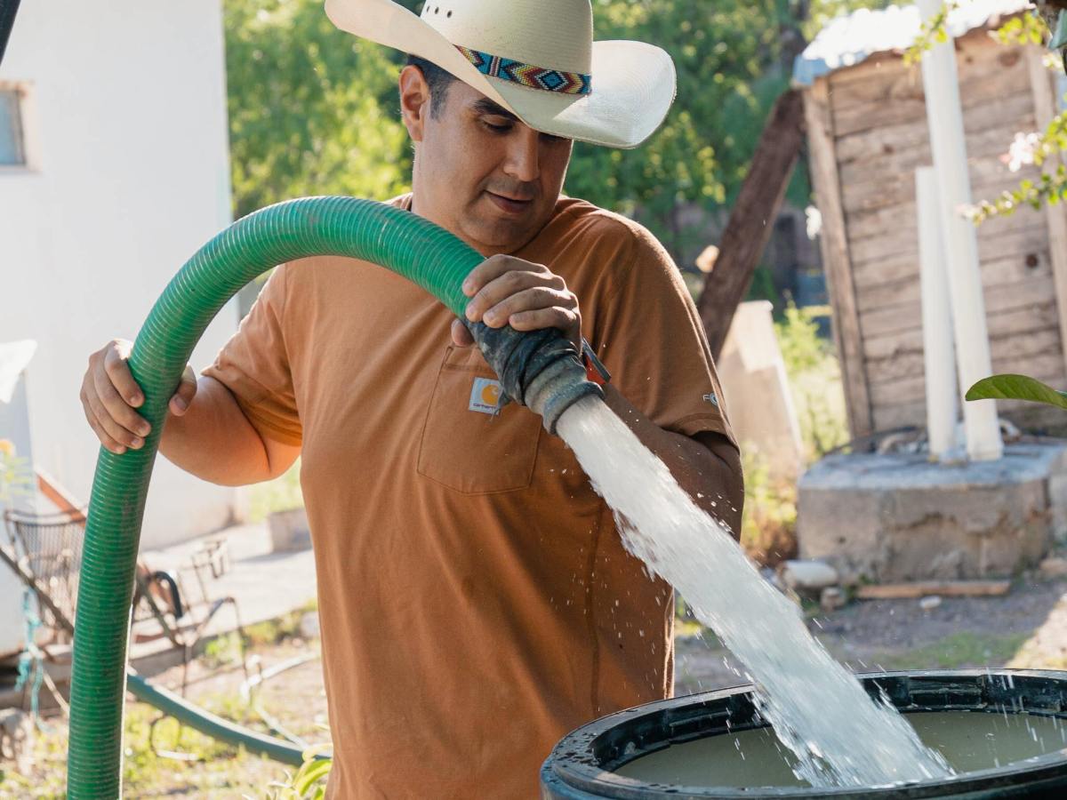 Entrega Roberto Lee suministro de agua potable a ejidatarios en&nbsp;Matamoros