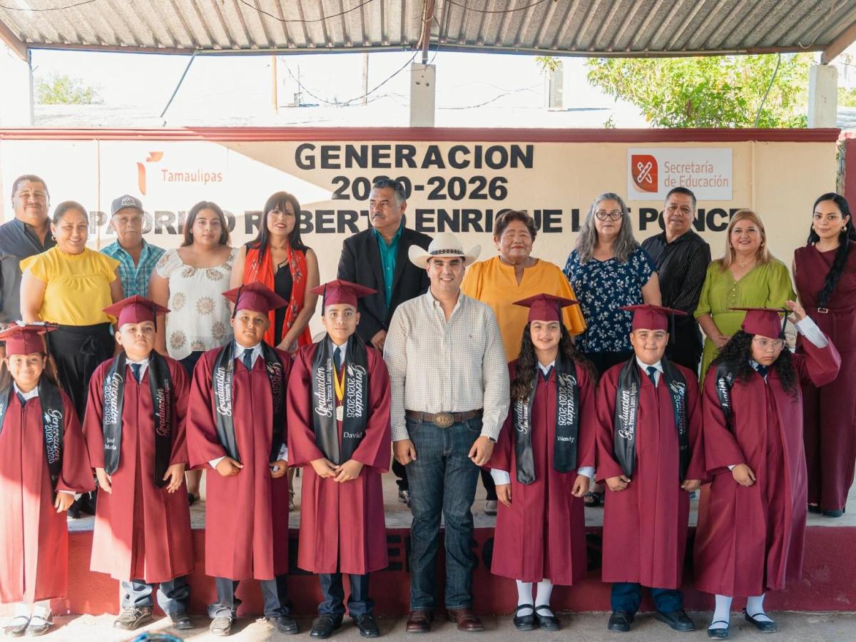 Un honor ser padrino de generación de la Escuela Primaria Lauro Aguirre del Ejido&nbsp;Soliseño.