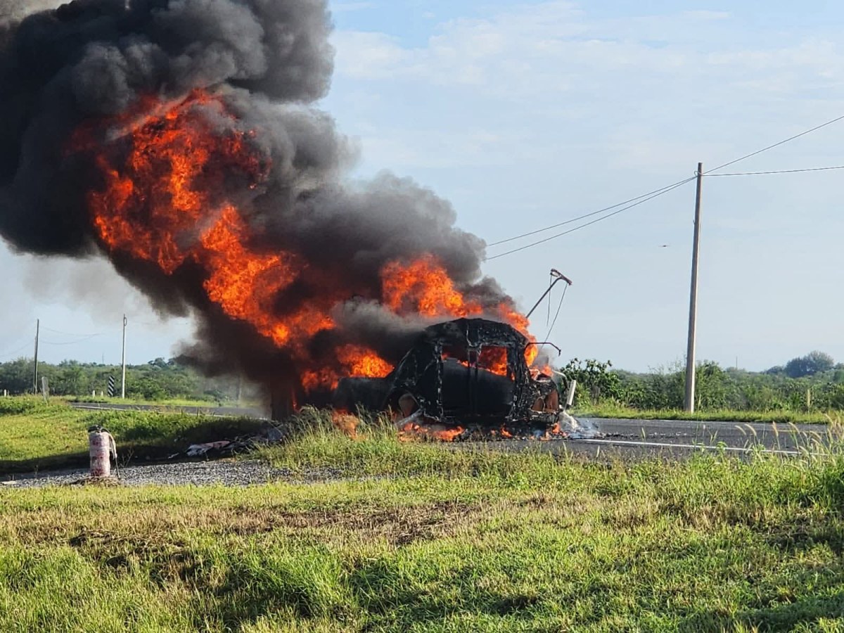 🚨#ATENCIÓN🚨SE REGISTRA INCENDIO DE TRACTOCAMIÓN EN LA CARRETERA VICTORIA-ZARAGOZA