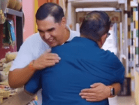 Soy Roberto Lee tú ya me conoces me has visto trabajando, arreglando canchas, tapando baches, y ayudando a quien más lo necesita ¿Sabes por&nbsp;qué?